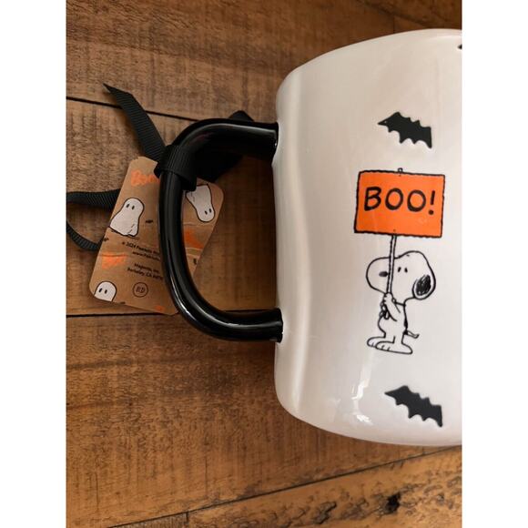 Rae Dunn PEANUTS SNOOPY 2024 Halloween Mug Boo Sign Spooky NWT - Picture 4 of 7